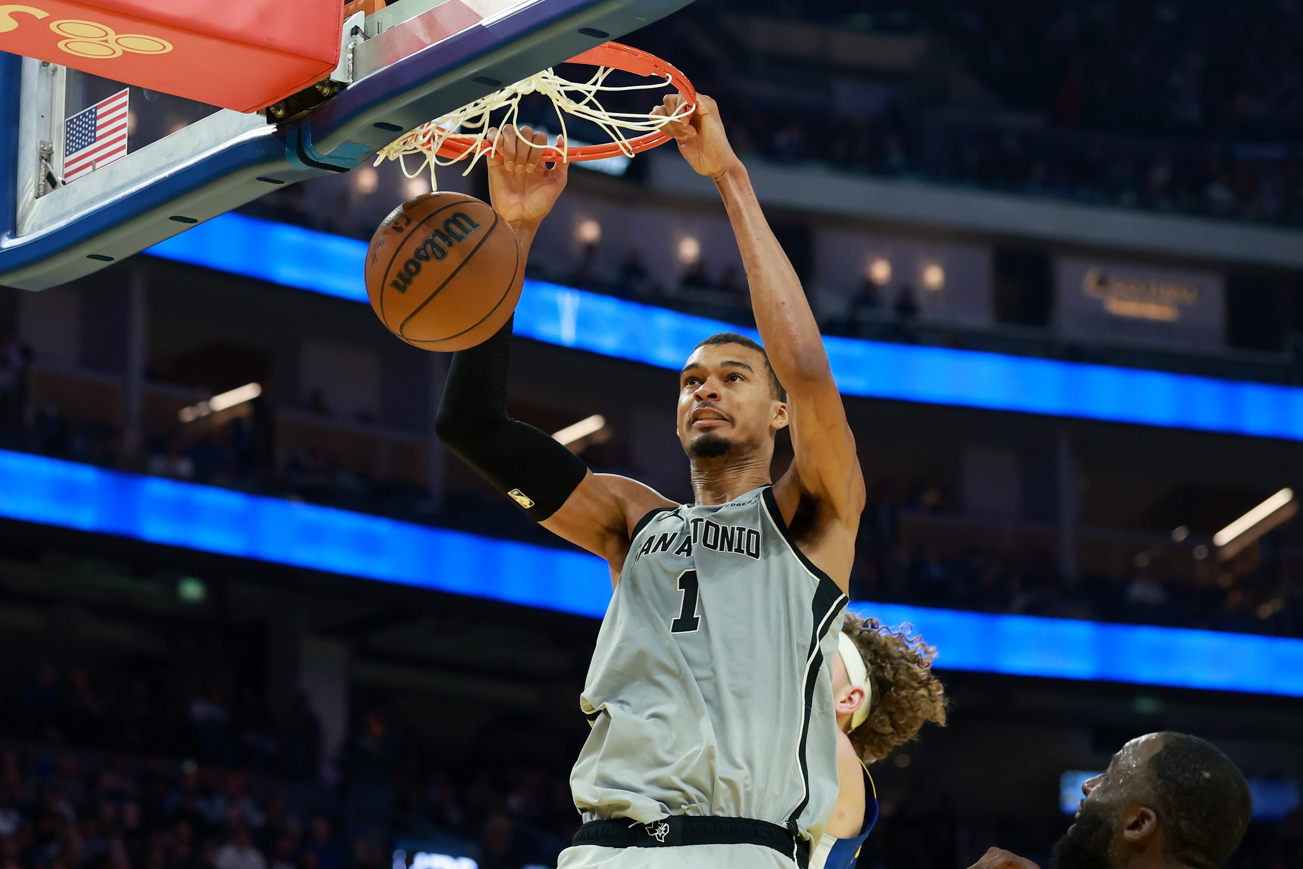 Dabble Promo Code FOX Unlocks $10 No Deposit Bonus For Timberwolves vs Pistons, Lakers vs Thunder